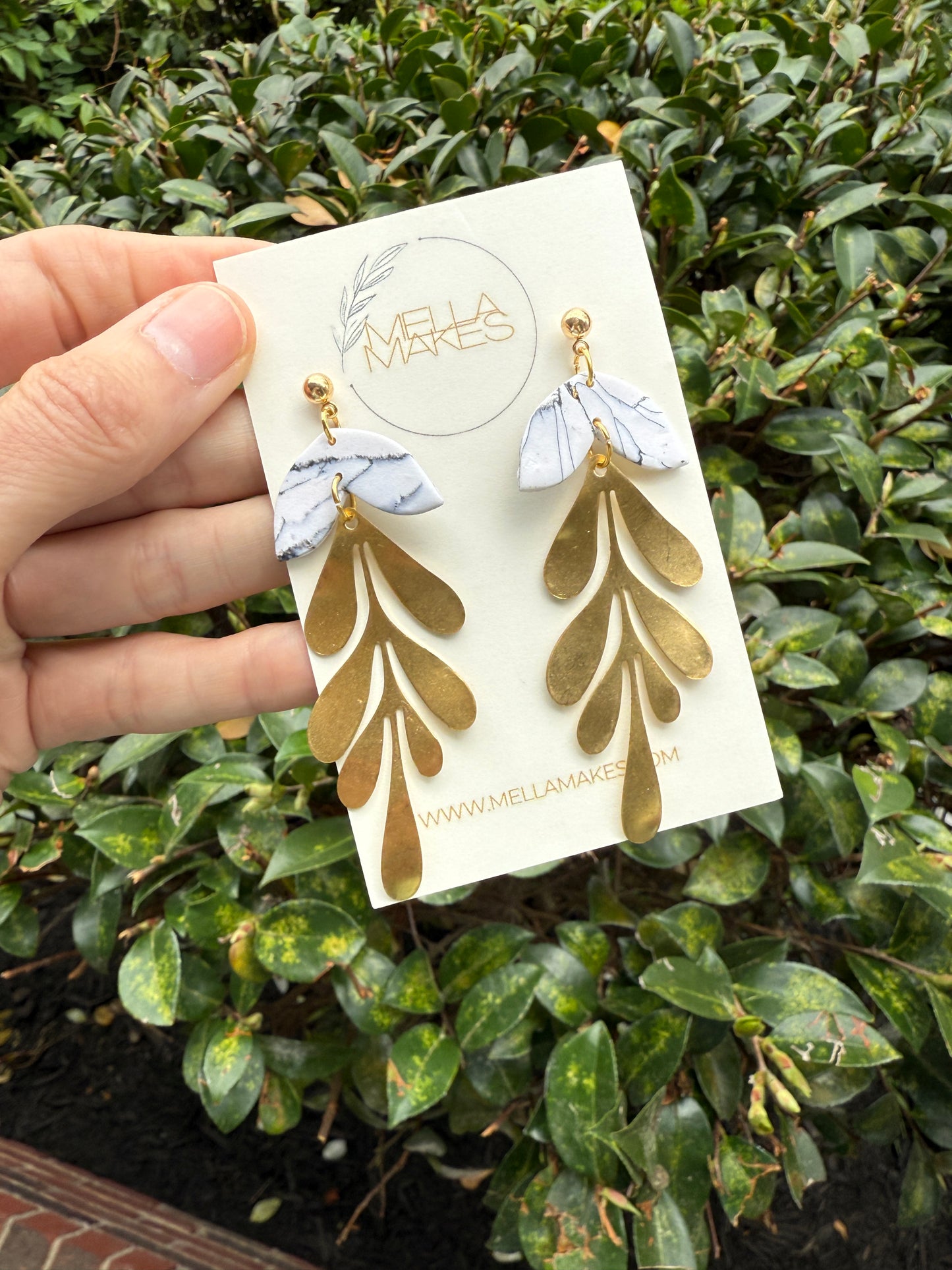Neutral leaves
